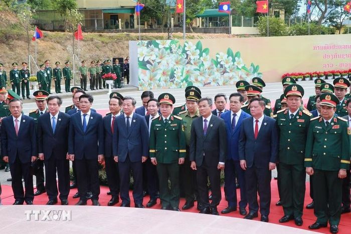 Các đại biểu Việt Nam sang Lào dự Giao lưu hữu nghị Quốc phòng biên giới Việt Nam - Lào lần thứ ba. (Ảnh: Trọng Đức/TTXVN)