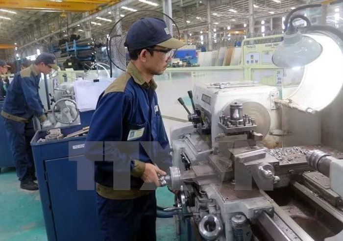 Chuyên gia UOB đánh giá sản xuất công nghiệp tiếp tục là điểm sáng của Việt Nam. (Ảnh: TTXVN)