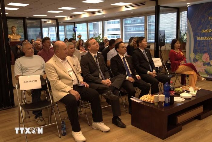 Hội thảo có sự tham gia của đại diện Bộ Kinh tế và Công nghiệp Israel, một số trường đại học, viện nghiên cứu, doanh nghiệp và tổ chức hoạt động trong lĩnh vực nông nghiệp công nghệ cao của Việt Nam và Israel. (Ảnh: Thanh Bình/TTXVN)