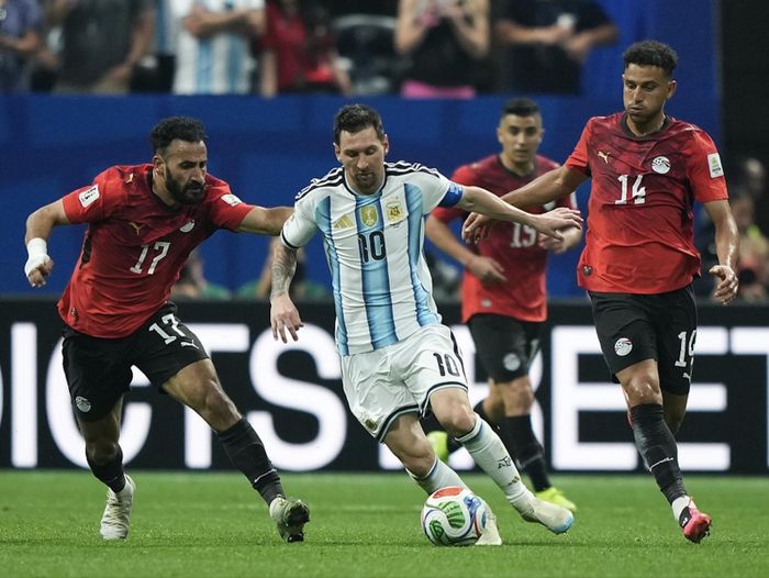 Messi đã tỏa sáng rực rỡ trong trận thắng ngược kịch tính trước Ai Cập. Ảnh: Tân Hoa Xã/TTXVN.