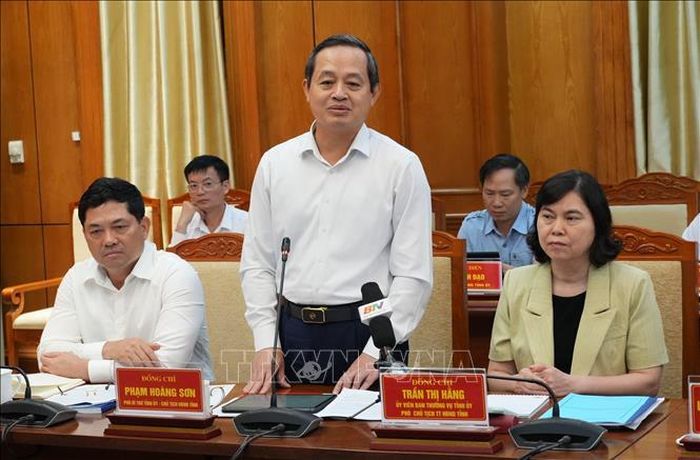 Chủ tịch UBND tỉnh Bắc Ninh Phạm Hoàng Sơn phát biểu tại buổi làm việc. Ảnh: Việt Hùng/TTXVN