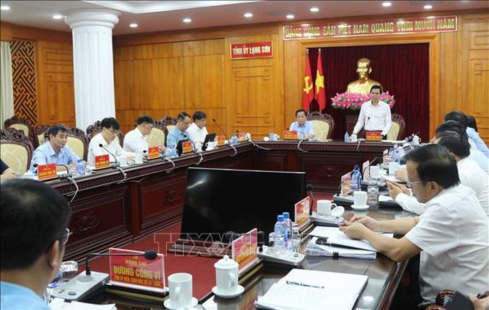 Quang cảnh cuộc làm việc.