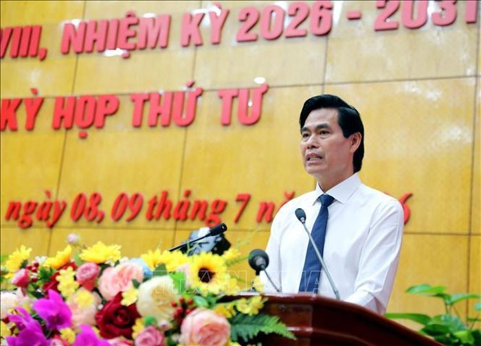 Bí thư Tỉnh ủy Lạng Sơn Hoàng Quốc Khánh đề nghị các đại biểu HĐND tỉnh gần dân, sát dân, lắng nghe, tiếp thu kiến nghị của cử tri, phản ánh đến các cơ quan thẩm quyền xem xét, giải quyết.