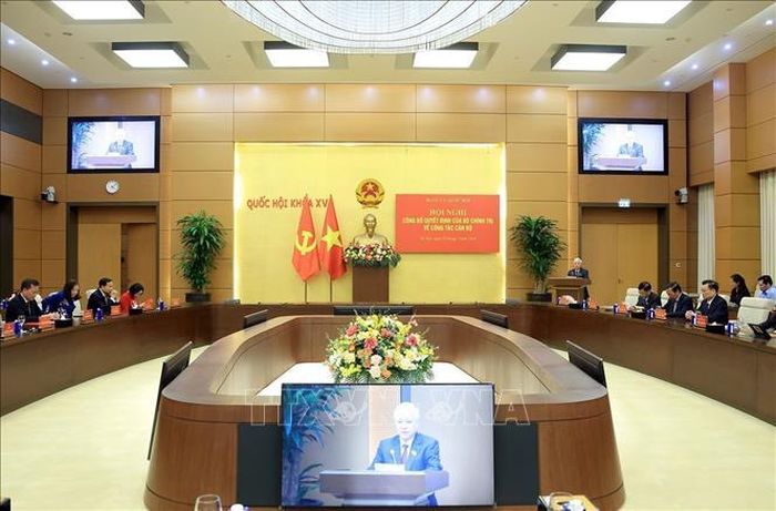 Phó Chủ tịch Thường trực Quốc hội Đỗ Văn Chiến chủ trì Hội nghị công bố Quyết định về công tác cán bộ. Ảnh: Tuấn Anh/TTXVN