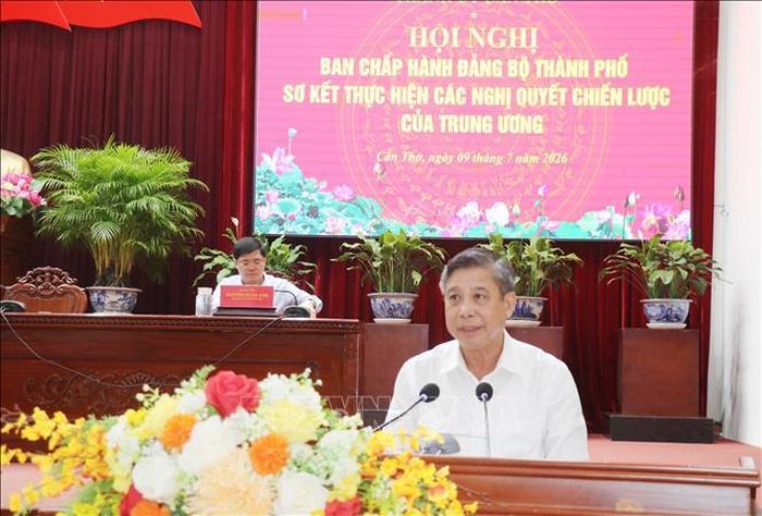 Ông Đồng Văn Thanh, Ủy viên Trung ương Đảng, Phó Bí thư Thường trực Thành ủy, Chủ tịch HĐND TP Cần Thơ phát biểu.