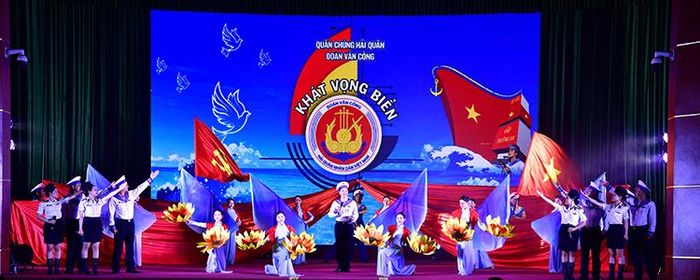 Các tiết mục văn nghệ được biểu diễn tại chương trình.