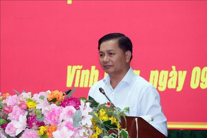 Bí thư Tỉnh ủy Vĩnh Long Trần Văn Lâu phát biểu tại hội nghị.