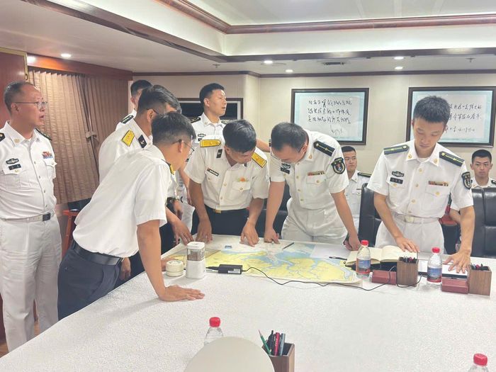 Trao đổi thống nhất giữa nhóm sĩ quan Hải quân 2 nước.