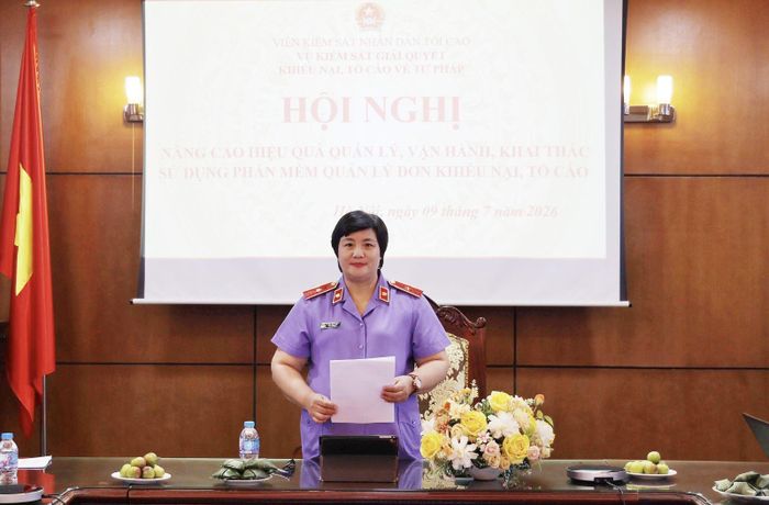 Đồng chí Mai Thị Nam, Ủy viên Ban Chấp hành Đảng bộ, Bí thư Chi bộ, Vụ trưởng Vụ 12, phát biểu chỉ đạo Hội nghị.