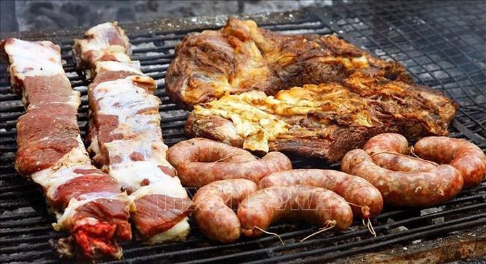 Thịt nướng asado Argentina.