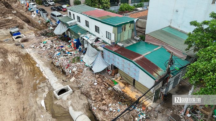 Theo ghi nhận, sau khi nhiều thửa đất được thu hồi một phần để phục vụ mở đường, không ít công trình bị biến dạng do diện tích còn lại quá nhỏ.