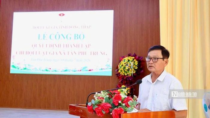 Luật gia Đoàn Quốc Cường – Chủ tịch Hội Luật gia tỉnh Đồng Tháp phát biểu tại hội nghị công bố quyết định thành lập Chi hội Luật gia xã Tân Phú Trung.
