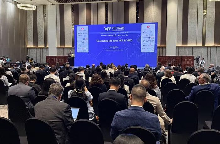Sáng 9/7, tại Cung Hội nghị Quốc tế Ariyana Đà Nẵng, Diễn đàn Tài chính Việt Nam 2026 (Vietnam Finance Forum - VFF 2026) chính thức khai mạc với sự tham dự của gần 400 đại biểu đến từ Việt Nam và khắp nơi trên thế giới. Ảnh XM