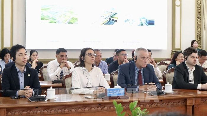 Đại biểu, nhà đầu tư nước ngoài dự Lễ ra mắt HCMCInvest. Ảnh: Xuân Anh -TTXVN