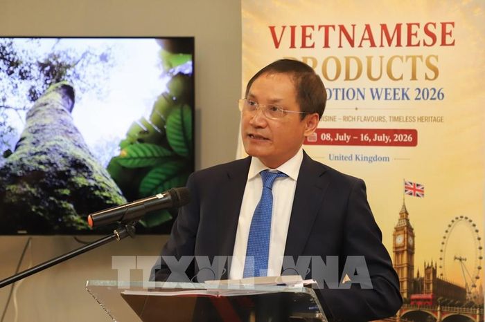 Ông Đỗ Minh Hùng, Đại sứ Việt Nam tại Anh, phát biểu tại sự kiện Tuần quảng bá hàng Việt Nam tại Anh năm 2026. Ảnh: Hữu Tiến - PV TTXVN tại Anh