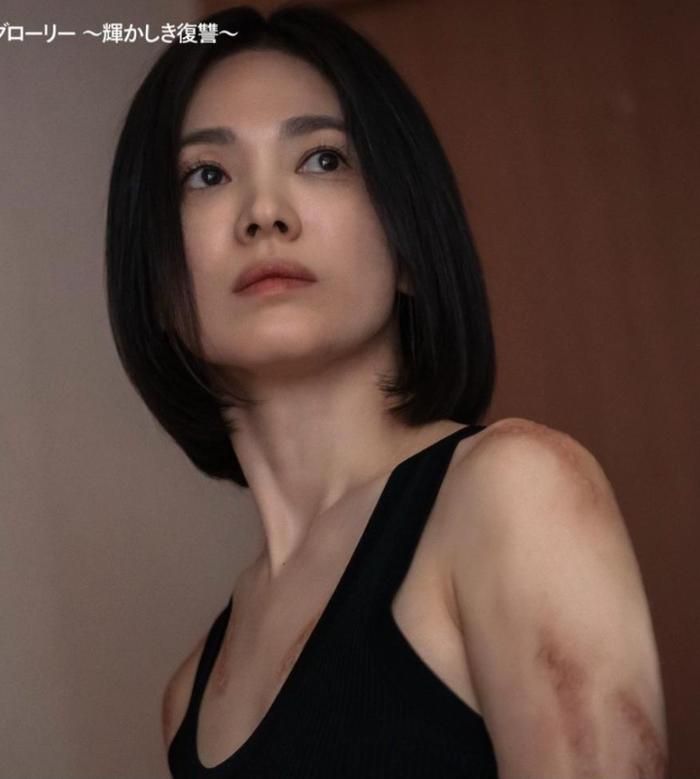 Mỗi lần nhớ lại nỗi đau thể xác đã lẫn tinh thần đã chịu đựng, Moon Dong Eun quyết tâm học tập để trả thù cho bằng được.