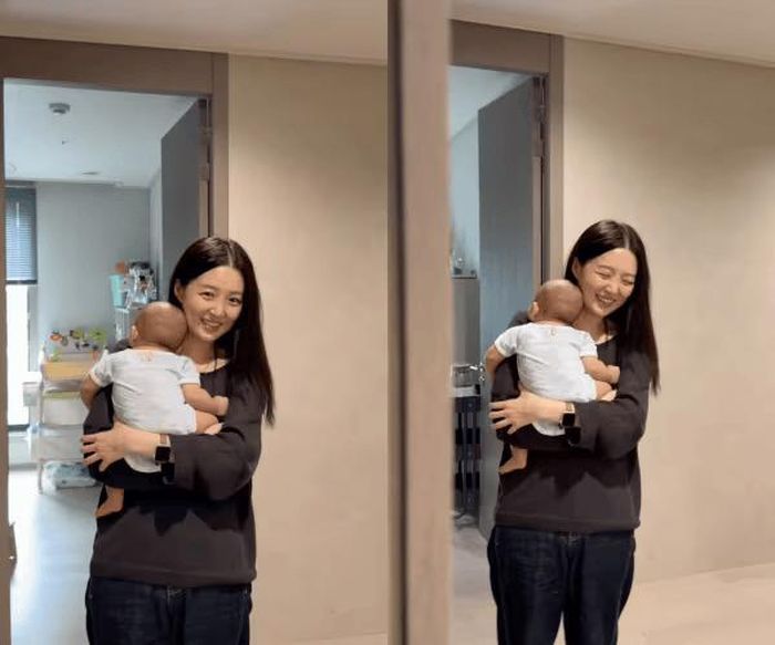 Kim So Young hạnh phúc bế con trai mới sinh. (Nguồn: Instagram nhân vật)