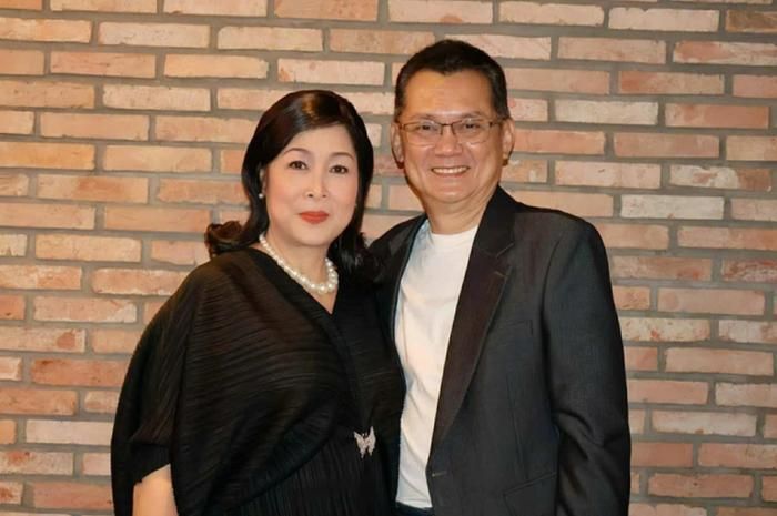 NSƯT Hữu Châu chia sẻ niềm vui khi góp mặt trong hai dự án điện ảnh mới, đồng thời nhận được màn tương tác hài hước từ NSND Hồng Vân. Ảnh: FBNV.