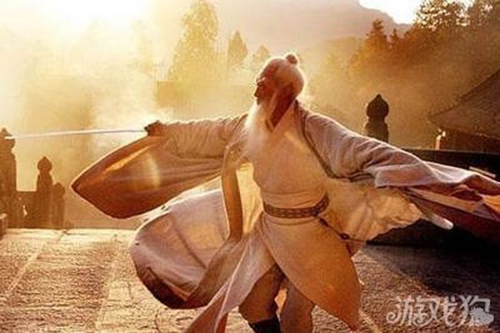 Thái Cực Kiếm do Trương Tam Phong sáng tạo trong Ỷ Thiên Đồ Long Ký.