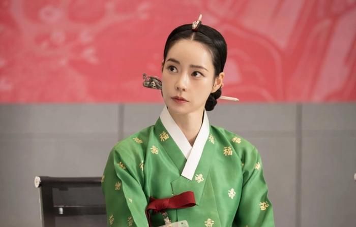 Một bộ phim nữ chính xuyên không từ quá khứ đến thế kỷ 21 và gặp tình yêu đích thưc.