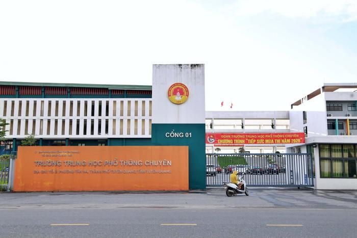 Trường THPT chuyên Tuyên Quang - nơi xảy ra vụ việc "mưa điểm 10 môn Toán" gây xôn xao dư luận.