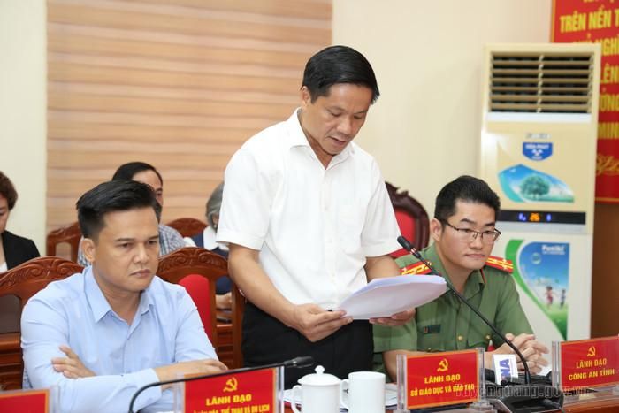 Lãnh đạo Sở Giáo dục và Đào tạo báo cáo công tác tổ chức Kỳ thi tốt nghiệp THPT năm 2026 trên địa bàn tỉnh. Ảnh: UBND tỉnh Tuyên Quang