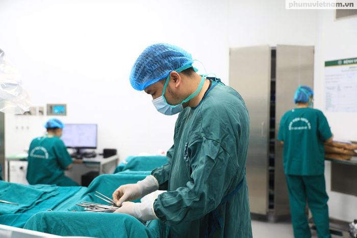Bệnh viện Bạch Mai cơ sở Ninh Bình khi tiếp nhận hàng nghìn bệnh nhân mỗi ngày (Ảnh: Phương Hồng)