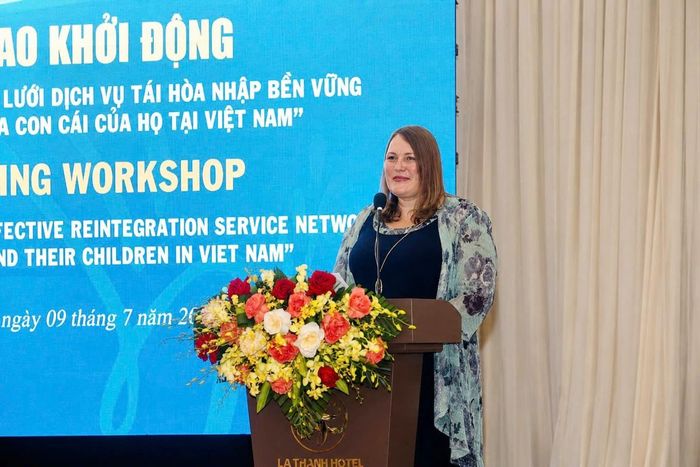 Bà Kendra Rinas, Trưởng Phái đoàn IOM tại Việt Nam, phát biểu 