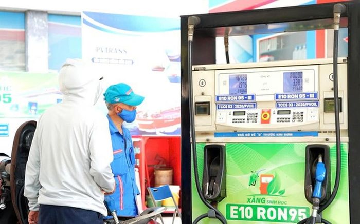 Kỳ điều chỉnh ngày 9/7, xăng E10 RON 95, mức giảm là 410 đồng/lít, giá bán lẻ mới là 20.000 đồng/lít.