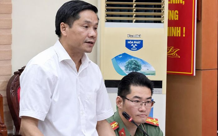 Ông Hoàng Minh Cảnh, Phó Giám đốc Sở GD-ĐT tỉnh Tuyên Quang, thông tin tại buổi họp báo
