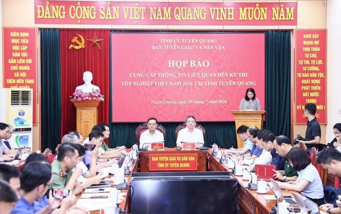 Tỉnh Tuyên Quang tổ chức họp báo thông tin về vụ tiêu cực trong Kỳ thi tốt nghiệp THPT năm 2026 tại điểm thi Trường THPT chuyên Tuyên Quang.
