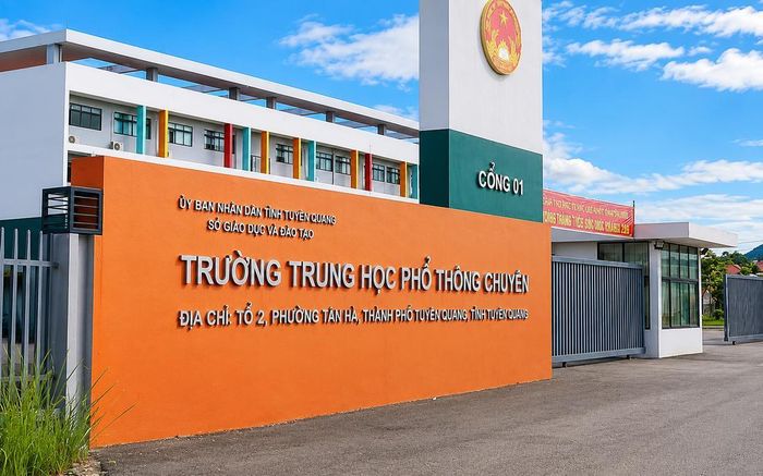 Trường THPT chuyên Tuyên Quang