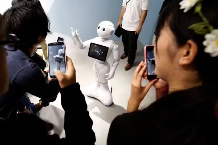 Một trong những robot đầu tiên của SoftBank vào năm 2014. Công ty robot Roze do SoftBank hậu thuẫn dự kiến sẽ niêm yết cổ phiếu trong tương lai gần, với mục tiêu định giá lên tới 100 tỷ đô la