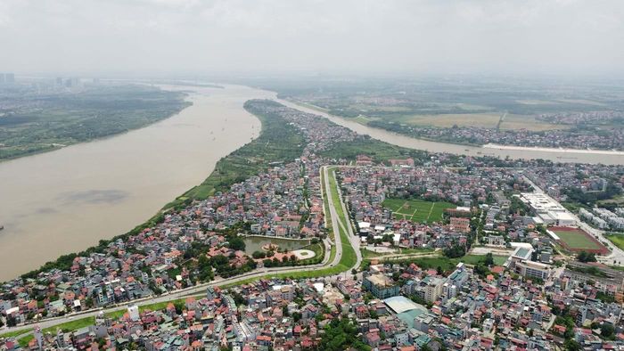 Khoảng trống ven sông Hồng không chỉ là quỹ đất phát triển đô thị, mà còn là hạ tầng sinh thái – thoát lũ đặc biệt quan trọng của Thủ đô (trong ảnh: Khu dân cư Bắc Cầu, Long Biên). Ảnh: Hạ Vũ