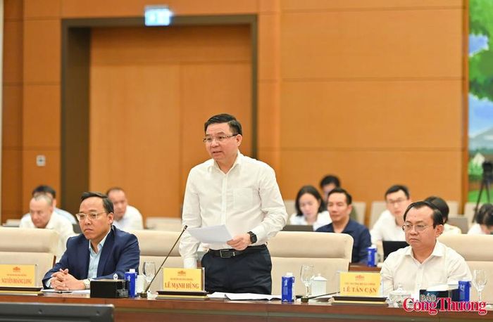 Bộ trưởng Bộ Công Thương Lê Mạnh Hùng phát biểu tiếp thu các ý kiến về dự án Luật Dầu khí (sửa đổi).