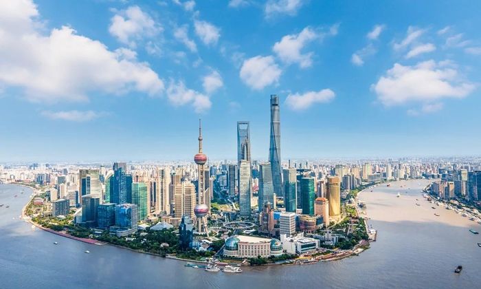 Trung Quốc là một trong số ít nền kinh tế lớn được IMF nâng dự báo tăng trưởng, lên mức 4,6% trong năm 2026, cao hơn 0,2 điểm phần trăm so với dự báo hồi tháng 4. Ảnh: Global Times.