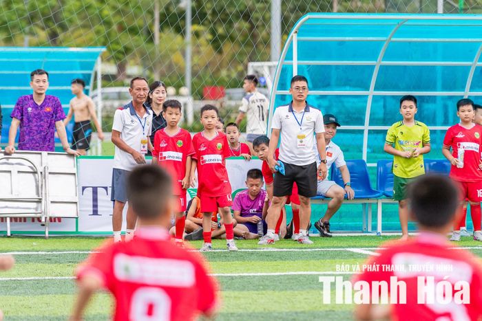 U10 Phường Hạc Thành sở hữu đội hình đồng đều ở cả mặt trận tấn công lẫn phòng ngự.
