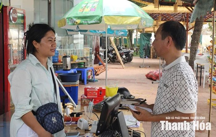 Chị Nguyễn Thị Linh Trang - người chứng kiến cảnh dòng nước chảy ra biển Sầm Sơn.