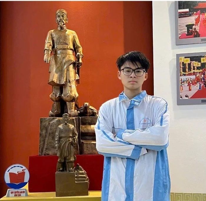 Em Mai Văn Khánh, học sinh lớp 11 chuyên Vật lý, Trường THPT Chuyên Lam Sơn Ảnh: Nhà trường cung cấp