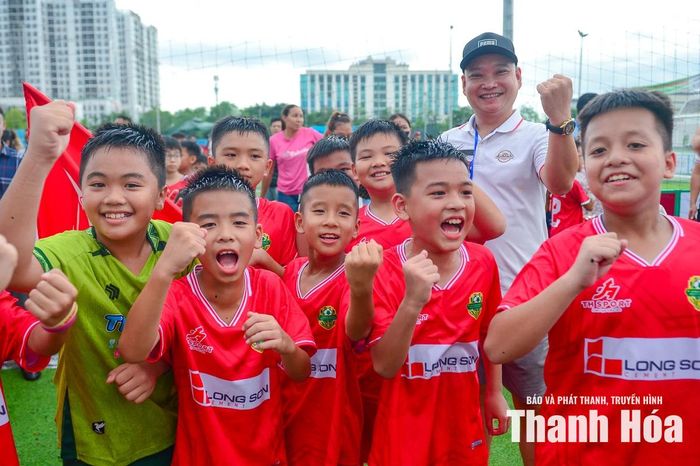 "Sau chiến thắng trước đội BVĐK Trí Đức Thành 2, toàn đội như vỡ òa. Ban huấn luyện, các cầu thủ và phụ huynh đều không giấu được niềm vui. Đây là thành quả xứng đáng cho quá trình chuẩn bị và nỗ lực của cả tập thể", anh Ngọc chia sẻ.