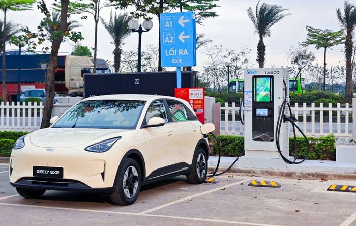 Những hãng xe ngoại đang tìm cách bắt tay để đẩy mạnh hạ tầng trạm sạc tại Việt Nam.