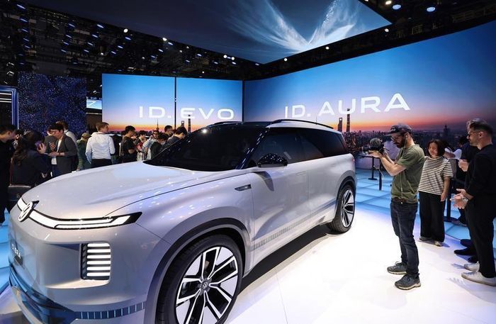 Một chiếc Volkswagen ID.AURA được trưng bày tại Triển lãm Công nghiệp Ô tô Quốc tế Thượng Hải lần thứ 21 ở Thượng Hải, miền đông Trung Quốc. Ảnh: Xinhua.