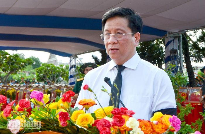 Ủy viên Ban Chấp hành Trung ương Đảng, Phó Bí thư Tỉnh ủy, Chủ tịch UBND tỉnh An Giang Hồ Văn Mừng đọc điếu văn tại lễ viếng, truy điệu và an táng hài cốt liệt sĩ quân tình nguyện, chuyên gia Việt Nam hy sinh qua các thời kỳ chiến tranh tại Campuchia và trong nước năm 2026.
