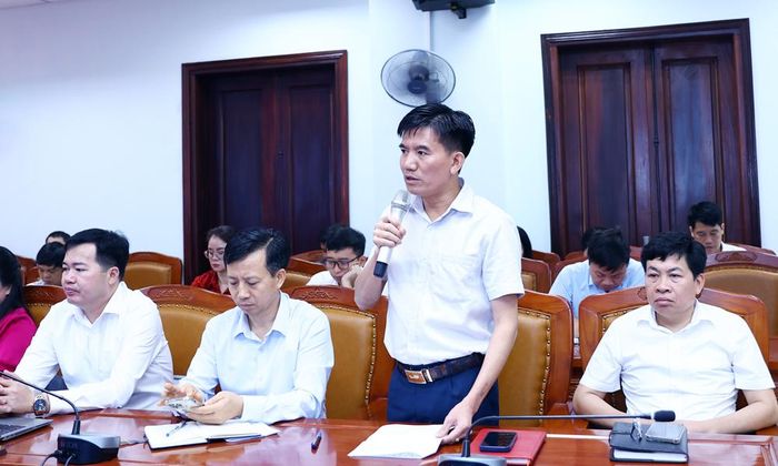  Đại biểu thảo luận tại hội nghị. 
