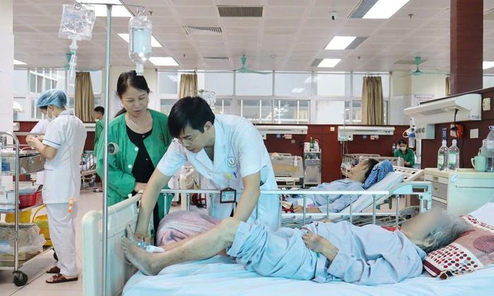  Nhờ xử trí kịp thời, chân phải của bà Nguyễn Thị Nh được bảo tồn, tránh nguy cơ hoại tử phải cắt cụt. 