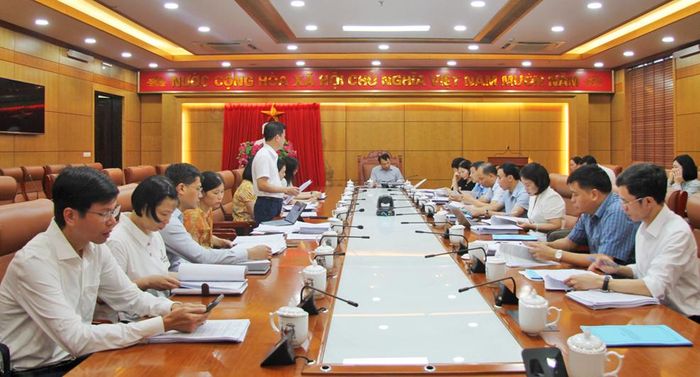  Thành viên Ban Kinh tế - Ngân sách và lãnh đạo, đại diện các sở, ngành dự hội nghị. 