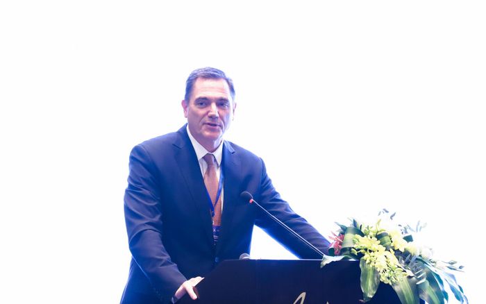 Ông Jeffrey Swiger, Giám đốc Công ty Tư vấn và Quản lý Dự án Quỹ Đầu tư Dubai chia sẻ tại diễn đàn. Ảnh: NGỌC PHÚ