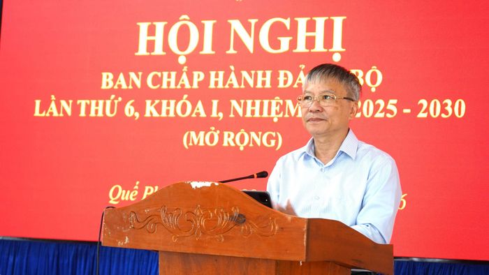 Chủ tịch HĐND thành phố Nguyễn Đức Dũng phát biểu tại hội nghị. Ảnh: MINH THÔNG