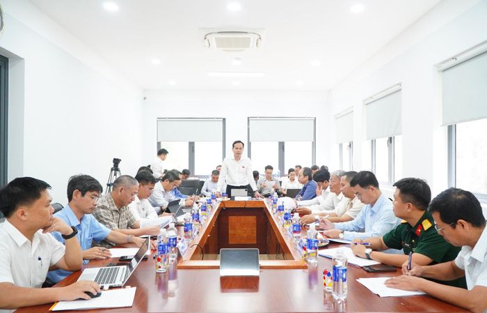 Đoàn khảo sát làm việc với Công ty CP Thủy điện A Vương. Ảnh: TÂM ĐAN