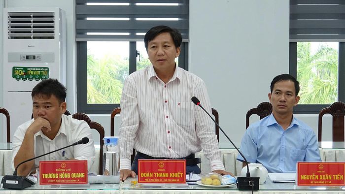 Ông Đoàn Thanh Khiết, Chủ tịch UBND xã Thăng Bình thông tin tại buổi làm việc. Ảnh: N.Q